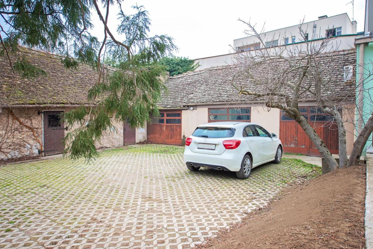 Pb Urban Garden Stay With Secured Parking Сремска-Митровица Экстерьер фото